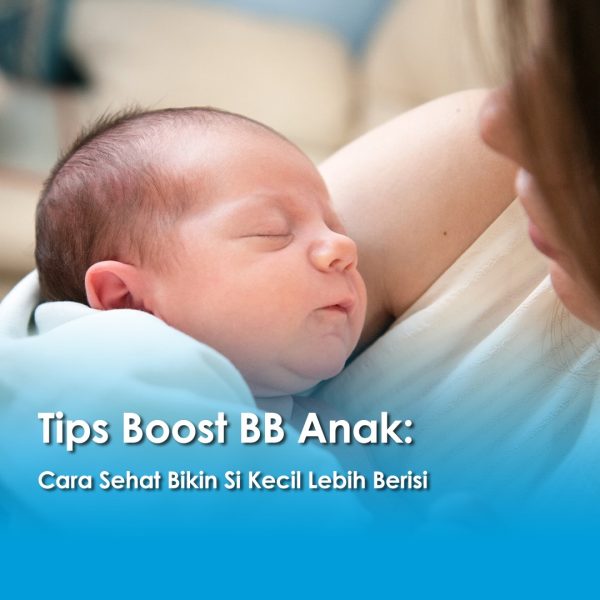 Bayi sedang tidur pulas dalam pelukan ibunya, dengan teks bertuliskan "Tips Boost BB Anak: Cara Sehat Bikin Si Kecil Lebih Berisi" di bagian bawah gambar.