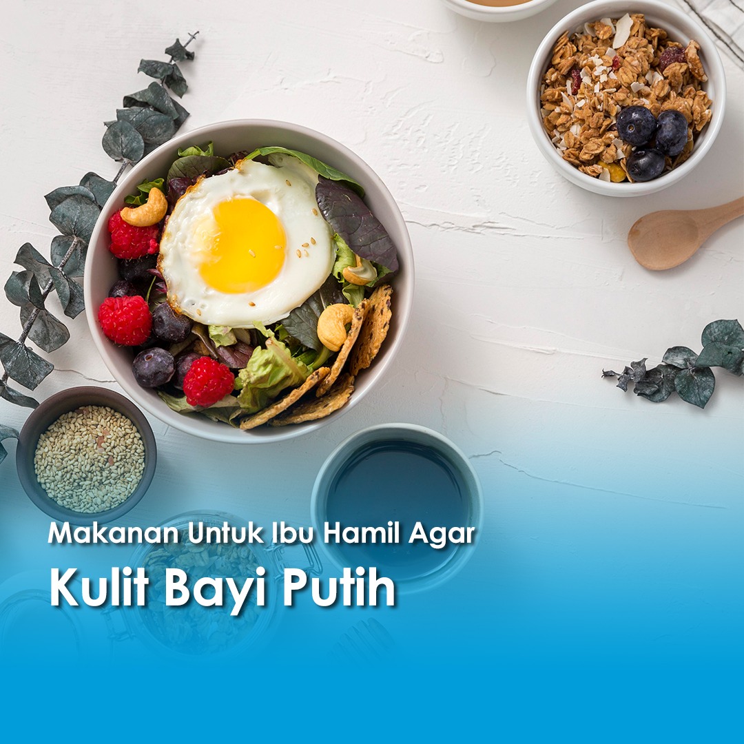 Semangkuk makanan sehat berisi telur mata sapi, sayuran hijau, buah beri, kacang-kacangan dan granola — contoh makanan untuk ibu hamil agar kulit bayi sehat dan cerah.