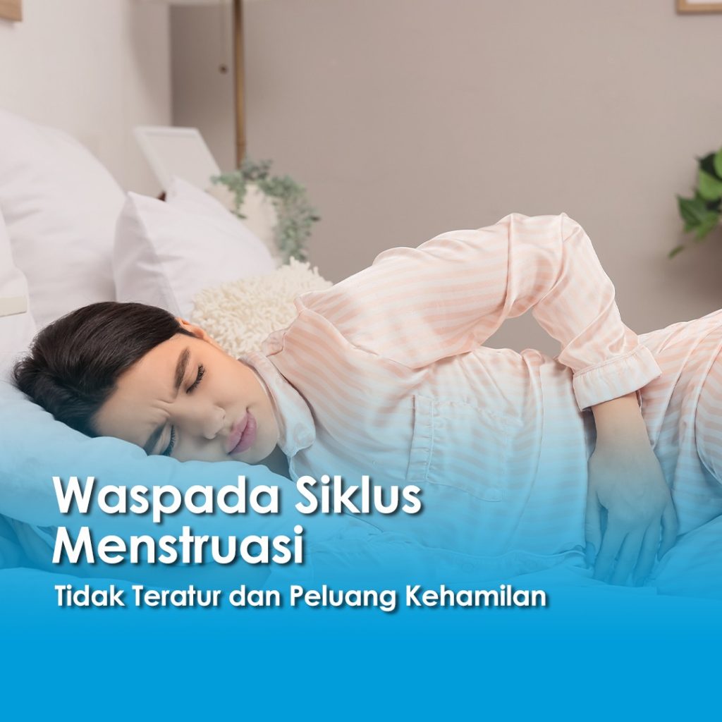 Wanita berbaring sambil memegangi perutnya karena nyeri haid, dengan teks waspada siklus menstruasi tidak teratur dan peluang kehamilan.